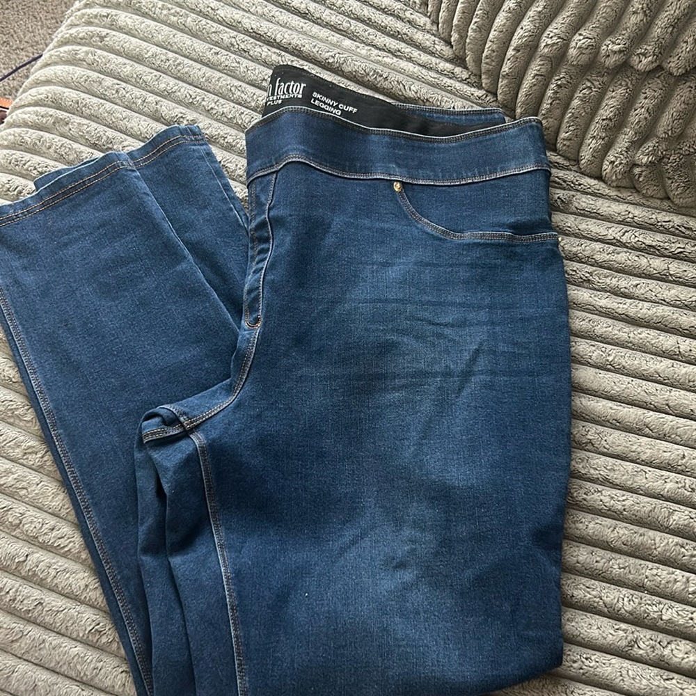 2x or size 18/20 slim factor by investments plus legging jeans.